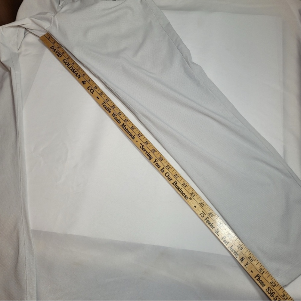 Lululemon Men's Commission
Pant Grey sz 36x32 (see pics for exact measurements)